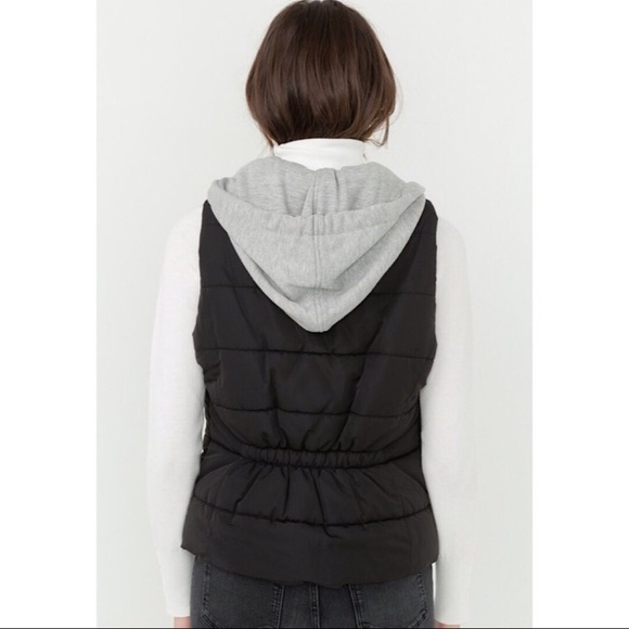 ❗️LAST❗️Puffer Vest with Hood - Picture 3 of 3